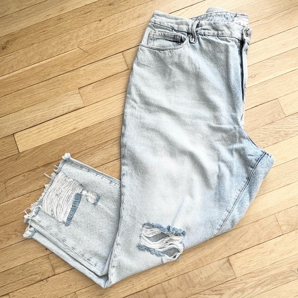 Good American Good Classic Distressed Straight Leg Jeans - Picture 3 of 14